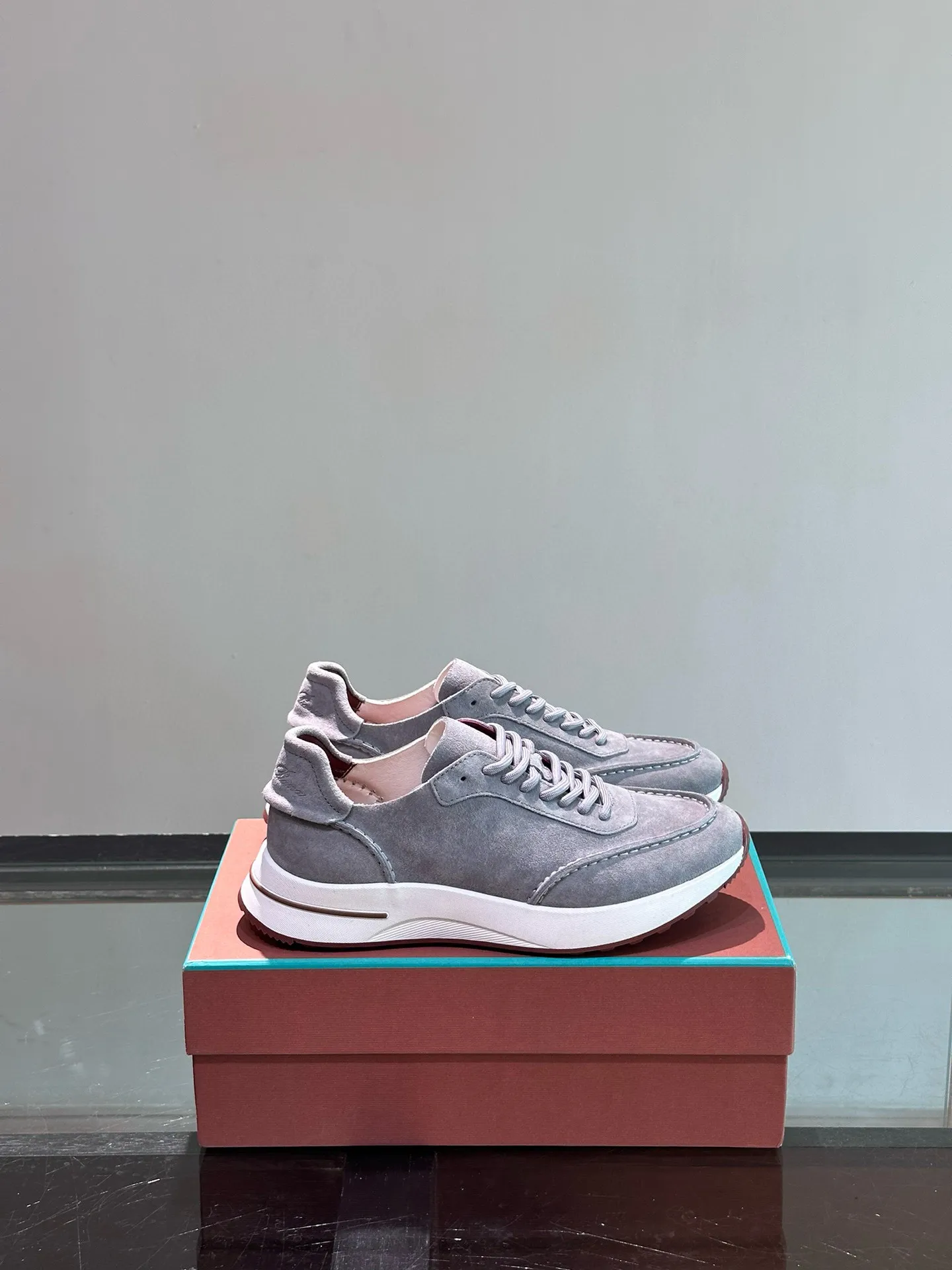 Factory price: 540💰Loro men's shoes💰iana niche Loro classic jogging shoes, men's lace-up casual shoes and sneakers, high-quality lightweight and comfortable fabrics, suitable for outdoor leisure, the color scheme is young and energetic, and it looks great with sportswear or casual suits! Size: 39-46 (customized sizes of 45 and 46 are non-refundable)